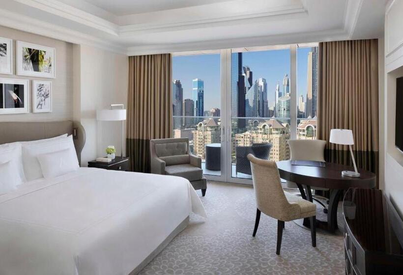 Номер Клуб Кровать Кинг, Kempinski The Boulevard Dubai