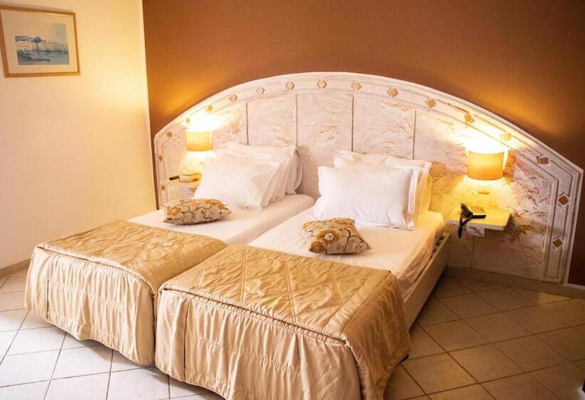 Chambre Quadruple Deluxe, Cap Bon Kelibia Beach Hotel & Spa