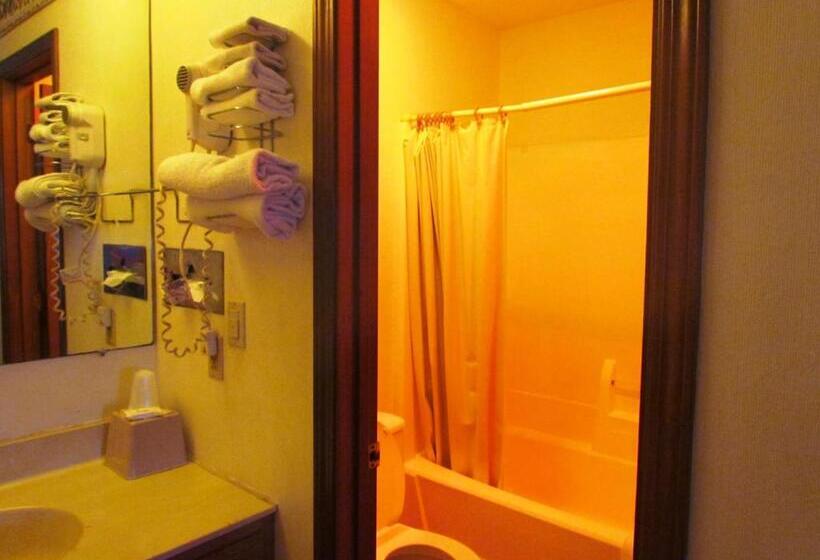 Suite Pat King, Travel Inn & Suites