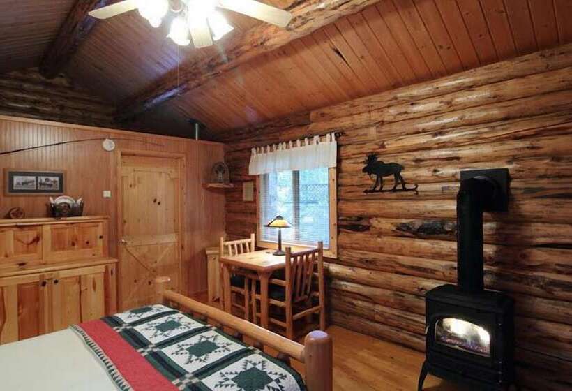 Хижина, Silverwolf Log Chalet Resort