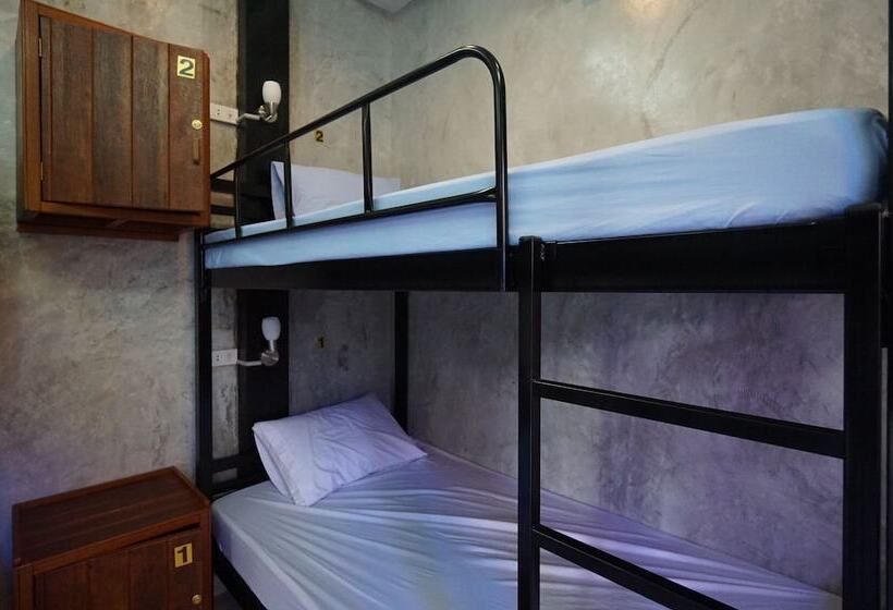 سرير فى غرفة مشتركه, Pk Hostel