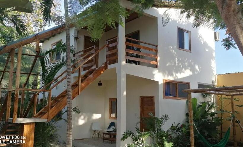 Трехместный Номер Стандарт с Балконом, Tagualodge Hostel Manglaralto