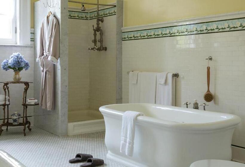 带大床的高级房间, Mercersburg Inn