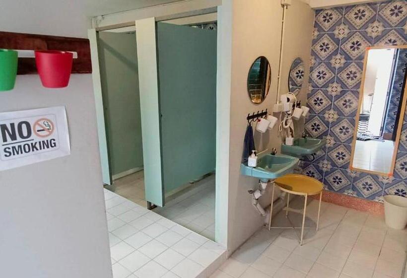 Номер Стандарт Четырехместный Совместный Санузел, Sattahiptale Boutique Guesthouse & Hostel