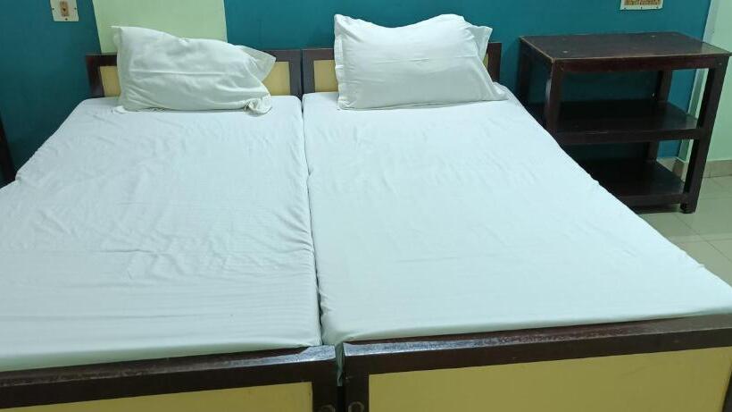 디럭스 룸, N M Hotels