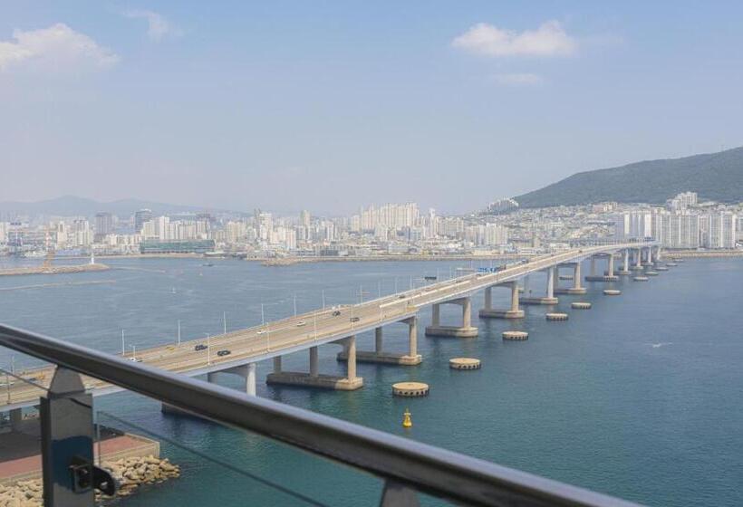 اتاق استاندارد با بالکن و چشم‌انداز دریا, 부산 송도 오션스테이 호텔
