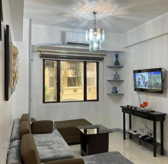 آپارتمان 1 خوابه, 1br Condotel   Forbes Town Road Near St Lukes Bgc Taguig
