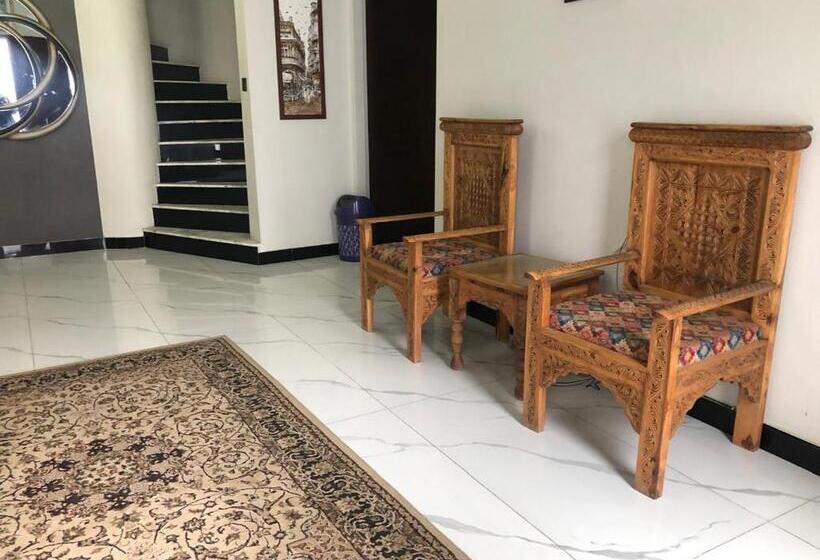اتاق لوکس خانوادگی, Vorano Guest House Khi