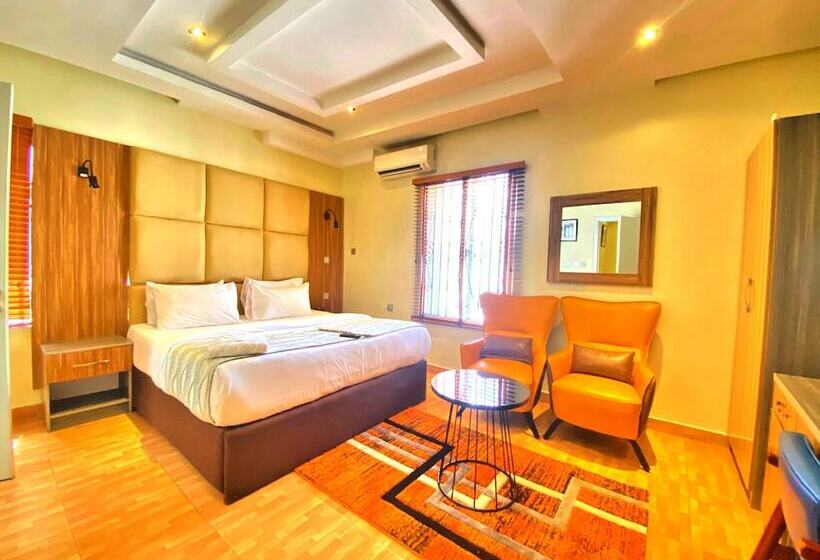 استودیوی سوپریور, Box Residence