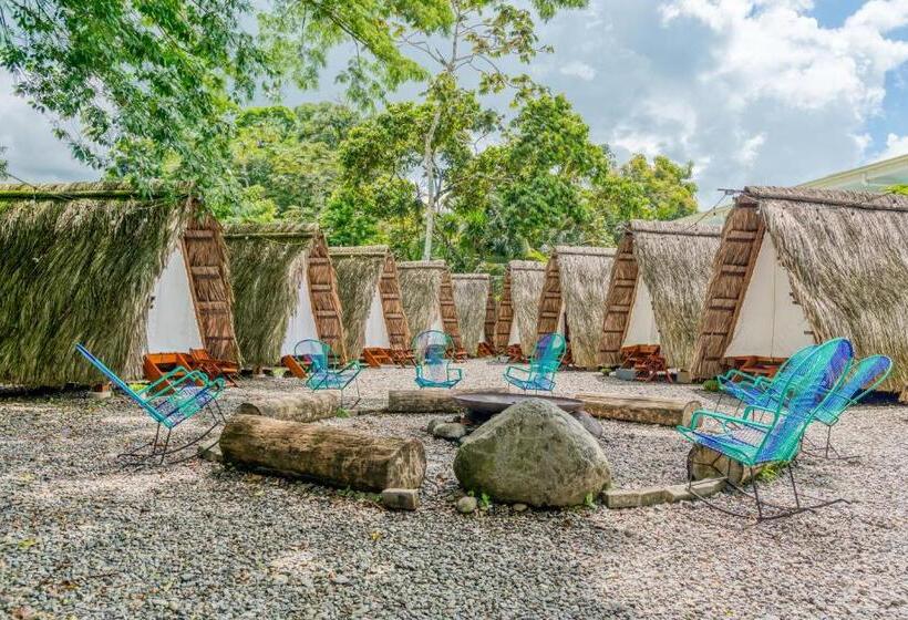 Standard Tent, Selina La Fortuna