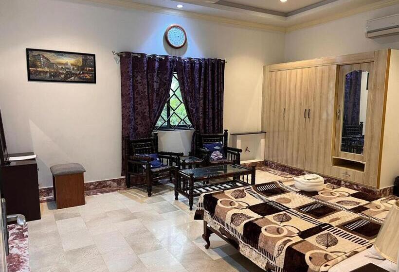 اتاق لوکس, Farm House No 25