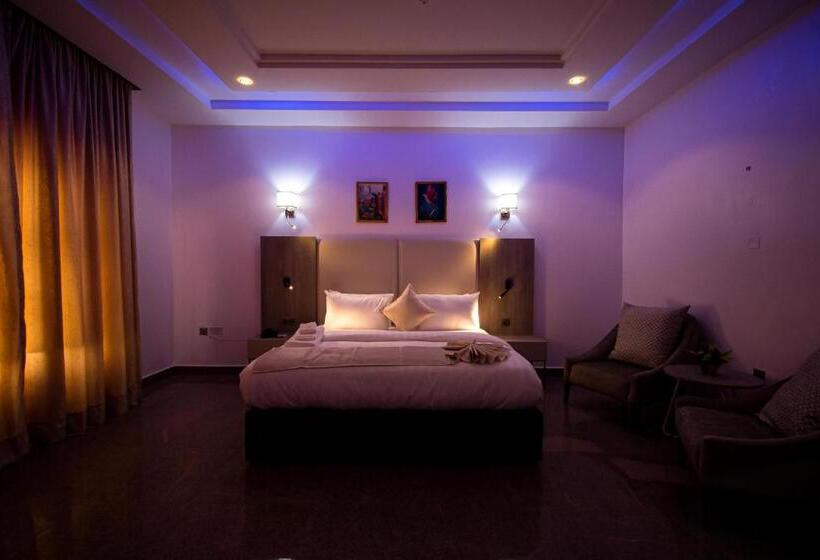 سوییت جونیور, Marchforte Courtyard Hotel & Suites