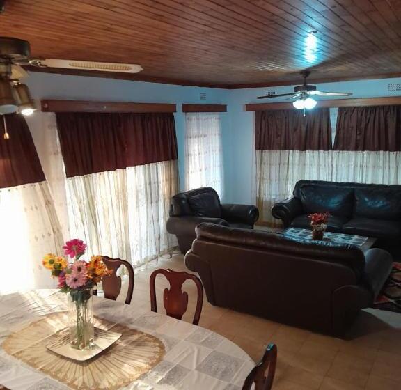 经济房, Mantombi S Guest House