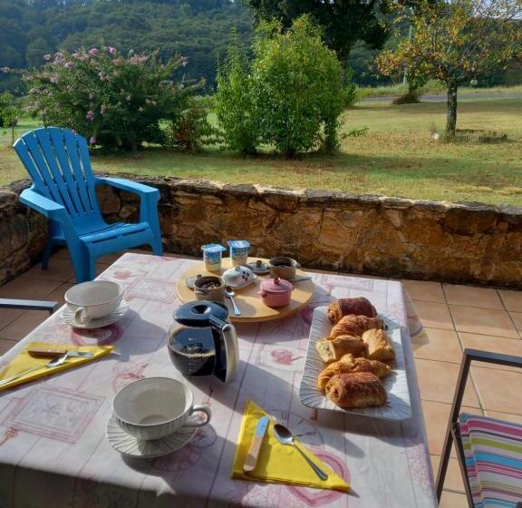 Номер Стандарт, Le Chalet Des Contries