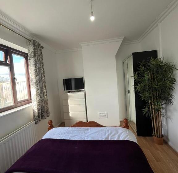 Номер Стандарт, Superb Guest House Close To London 02