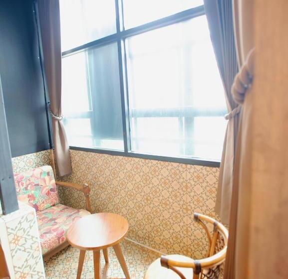 غرفة قياسية رباعية مزودة بشُرفة, Goya Hotel Warorot Market