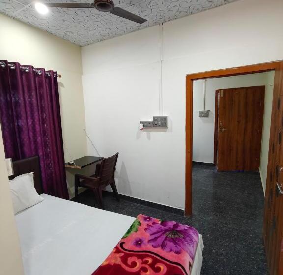 اتاق لوکس خانوادگی, Shivalaya Lodge