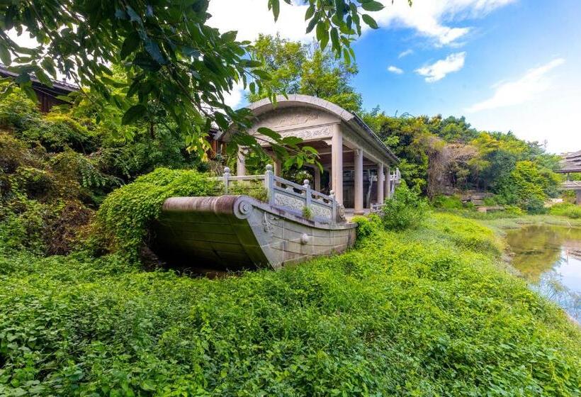 Трехместный Номер Стандарт с Балконом, Guilin Peach Blossom Bay