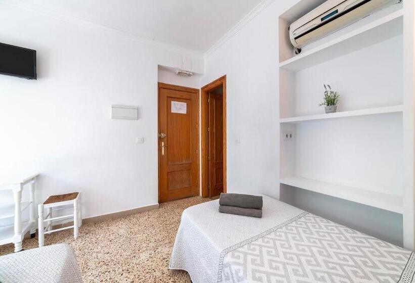 اتاق سوپریور, Hostal Moya