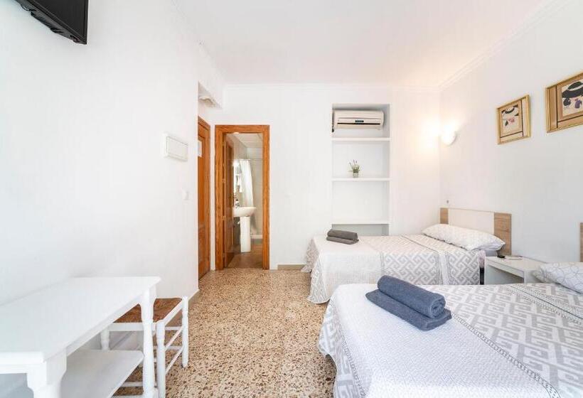 اتاق سوپریور, Hostal Moya