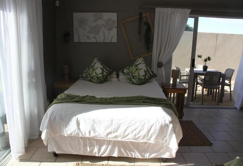 Семейный Номер, Nine On Uys Street B & B
