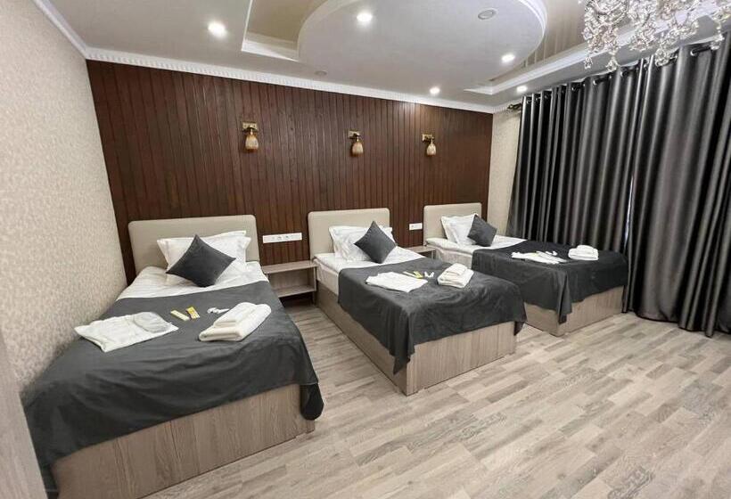 اتاق استاندارد سه نفره, Nur Guest House