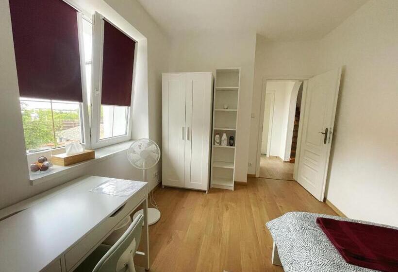 Quarto Estandar Individual, Biomade