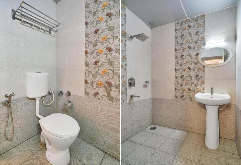 三人经典房间, Super Collection O Kushal Nagar Near Ksrtc Bus Stand Formerly Rr Residency