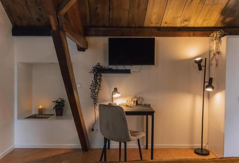 Номер Deluxe Кровать Кинг, Le Petit Hotel   Zunne