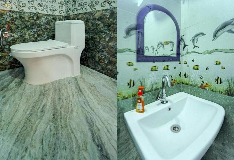 Трехместный Номер Классика, Oyo Flagship Laxmi Marriage Hall Restaurant And Guest House