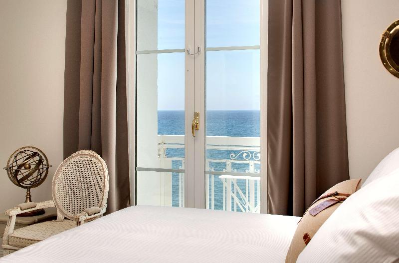 Номер Deluxe Вид на Море, Grand Hotel Des Sablettes Plage, Curio Collection By Hilton