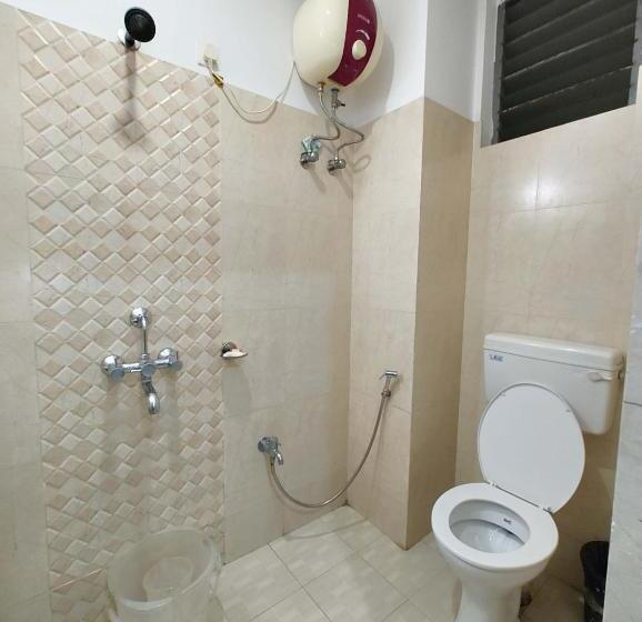 带大床的豪华间, Shivangi Puri  Perfect Location With Comfortable Room