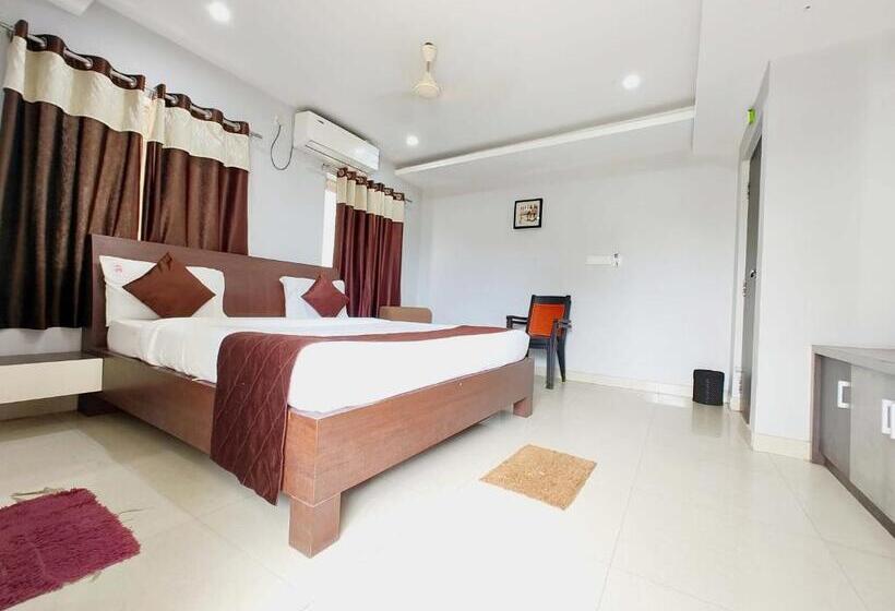 带大床的豪华间, Shivangi Puri  Perfect Location With Comfortable Room