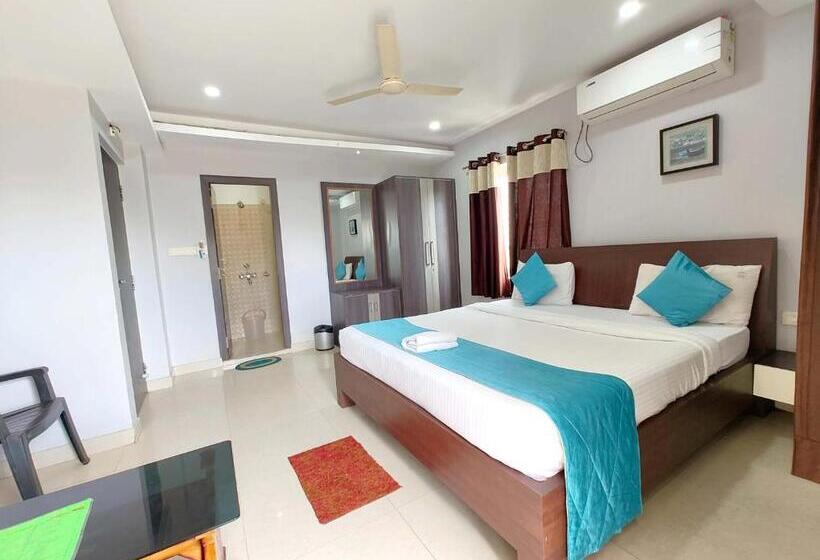 带大床的豪华间, Shivangi Puri  Perfect Location With Comfortable Room