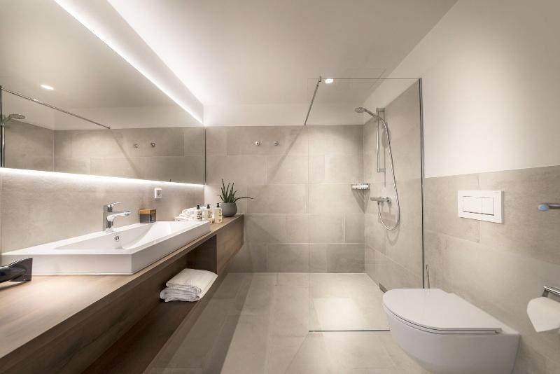 غرفة تنفيذية, Melchior Park