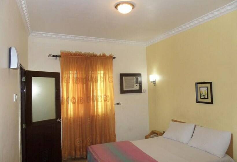 استودیوی لوکس, Springhills Hotels Limited