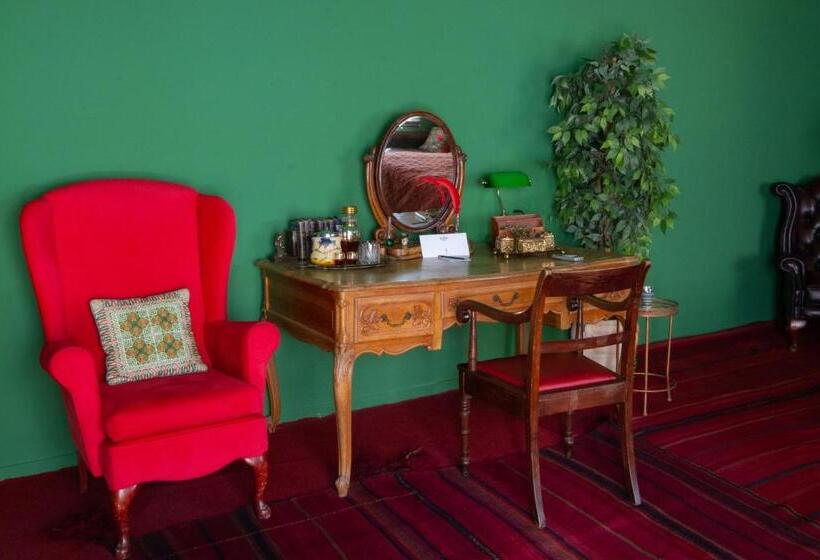 Suite, The Walled Off