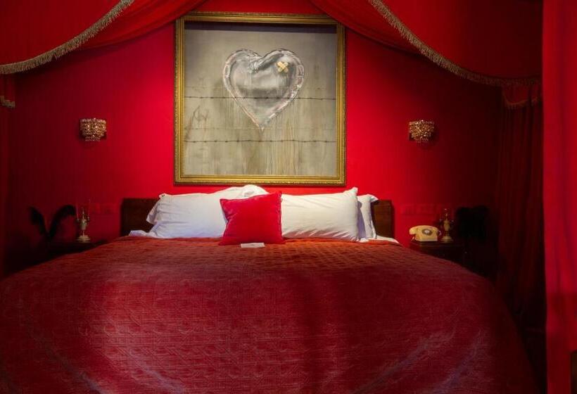 Suite Presidencial, The Walled Off