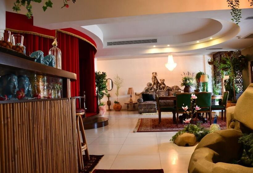 Suite Presidencial, The Walled Off