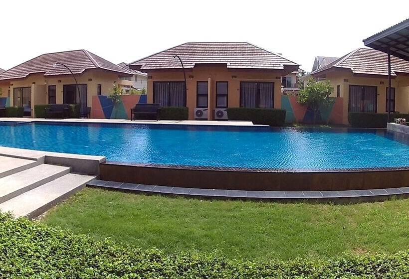 Номер Стандарт Вид на Бассейн, Green Adamas Resort Chumphon