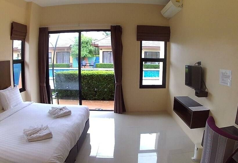 Номер Стандарт Вид на Бассейн, Green Adamas Resort Chumphon