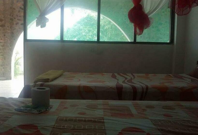 Chambre Triple Basique, Lobo Hostel   Rurrenabaque