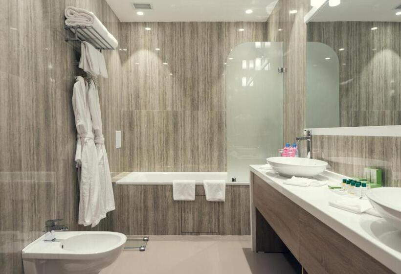 Suíte Cama King, Wyndham Garden Astana