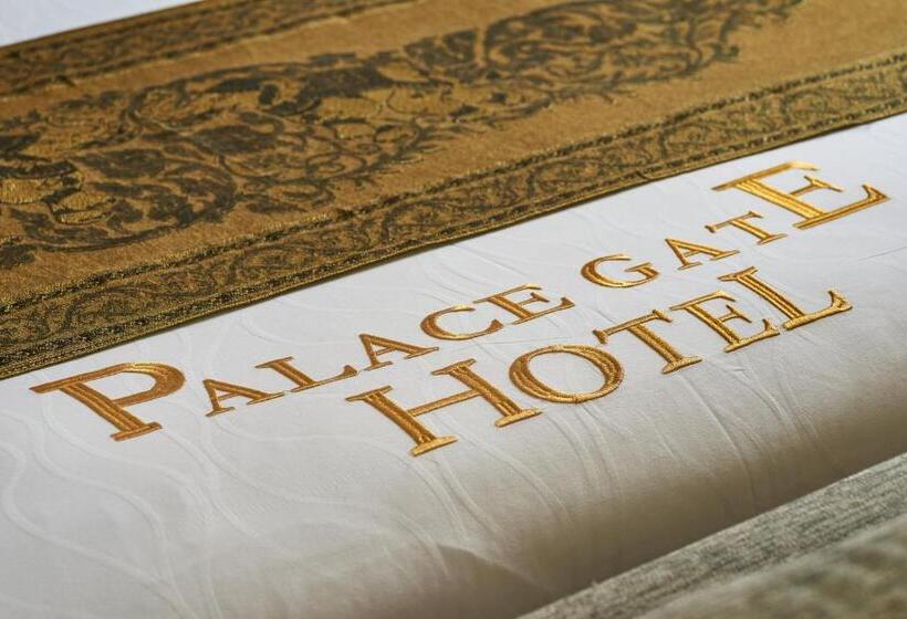 Люкс Вид на Реку, Palace Gate Hotel & Resort By Ehm