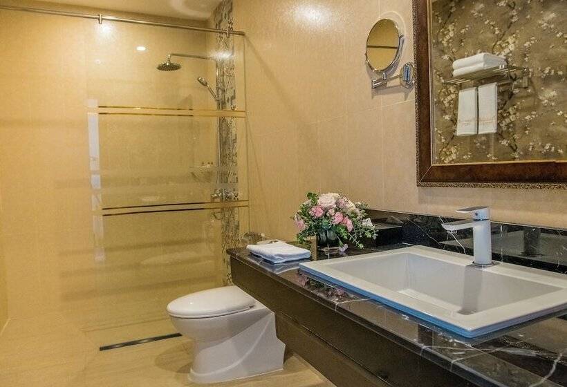 Королевский Люкс, Palace Gate Hotel & Resort By Ehm