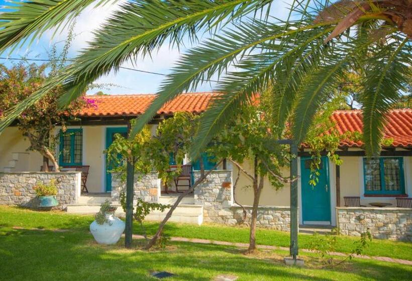 بانگلوی استاندارد, Angeliki Beach