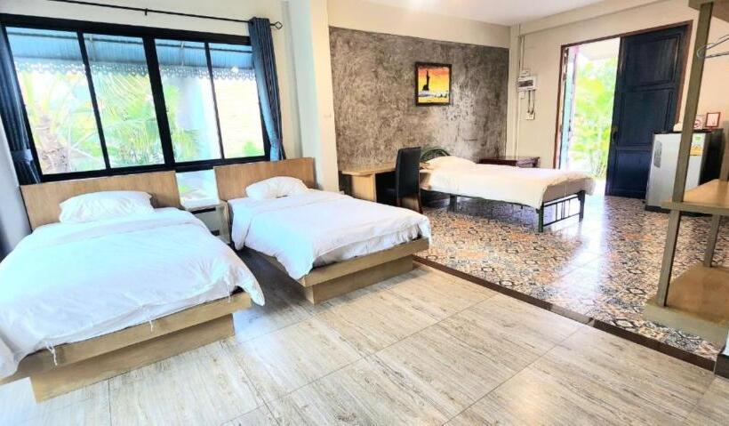 디럭스 트리플 룸, Busaya Resort & Cuisine