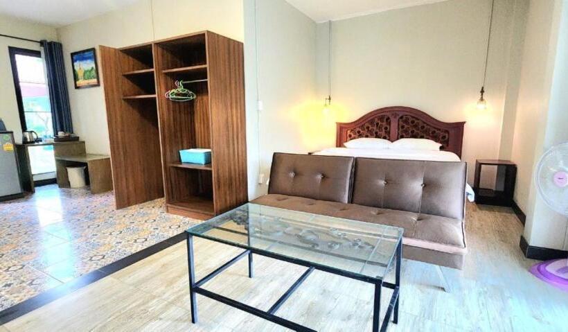 디럭스 트리플 룸, Busaya Resort & Cuisine