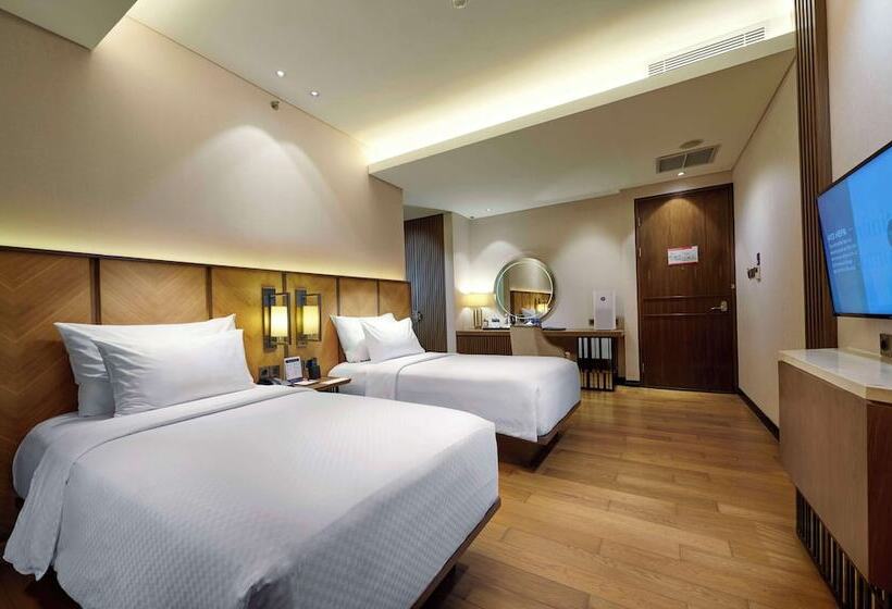 Номер Deluxe, Golden Tulip Holland Resort Batu