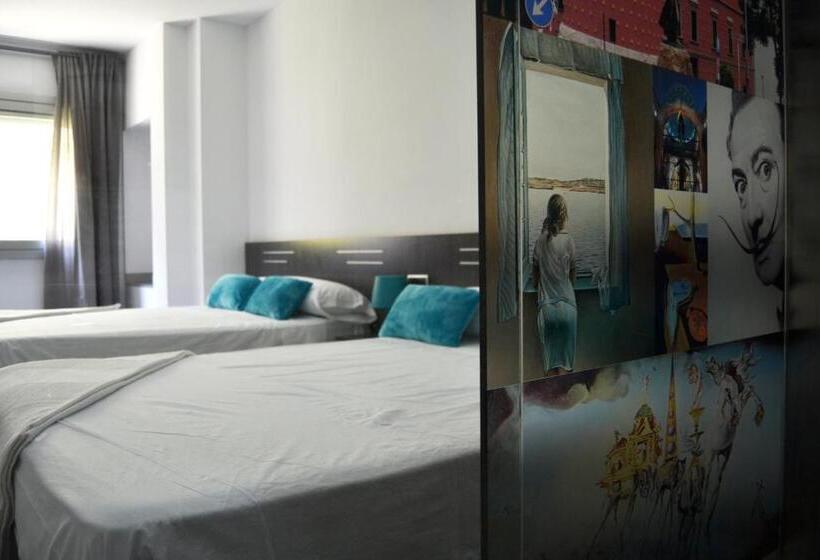 اتاق لوکس سه تخته, Bed&breakfast 10 Girona